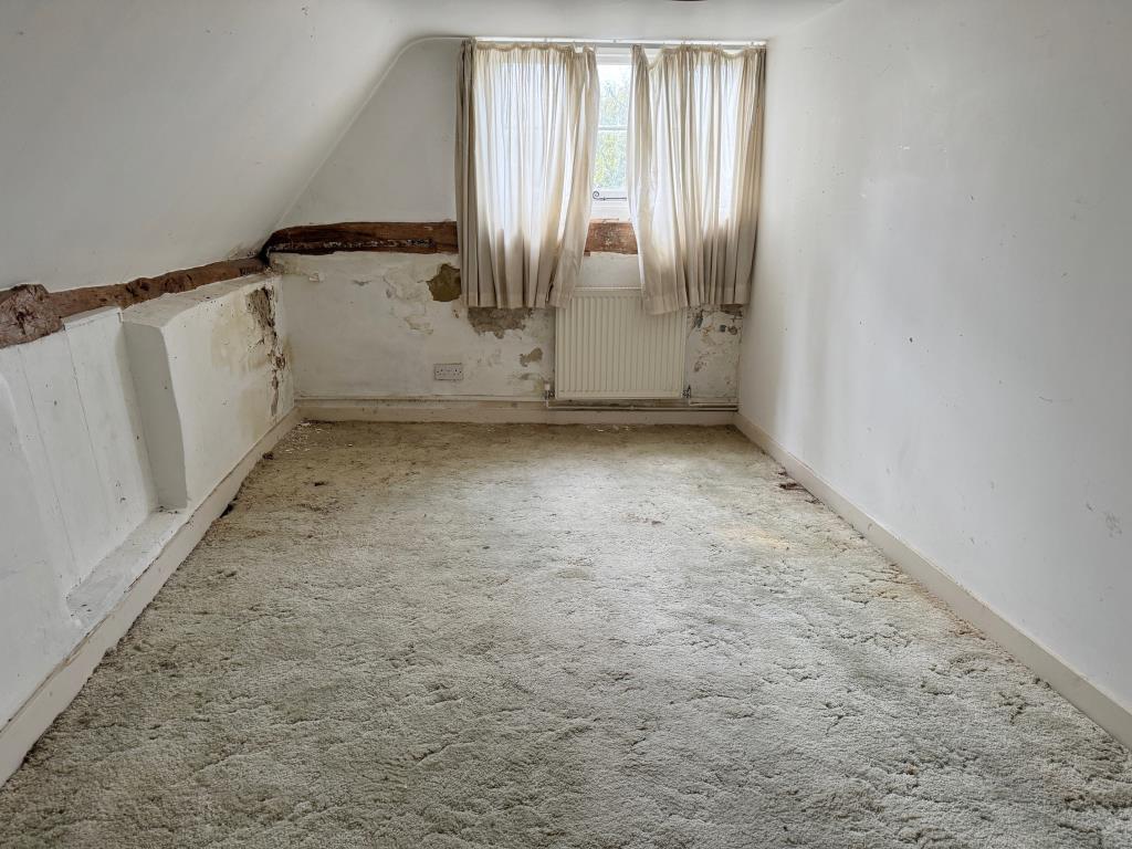 Lot: 86 - DETACHED PERIOD HOUSE FOR IMPROVEMENT ON QUARTER ACRE PLOT - Bedroom 2